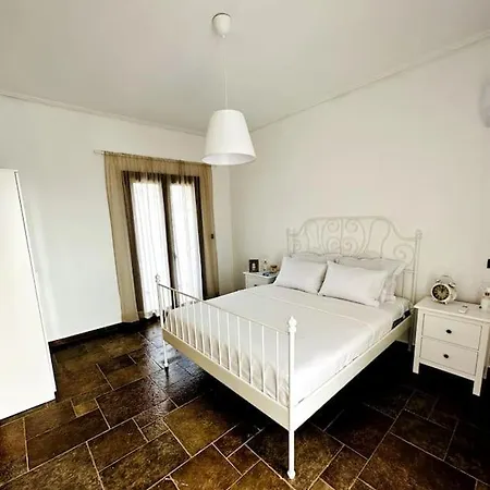 Cozy Cliff Tower W/ Breathtaking Sea Views Agios Georgios Minas