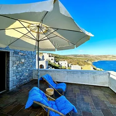 Cozy Cliff Tower W/ Breathtaking Sea Views Agios Georgios Minas