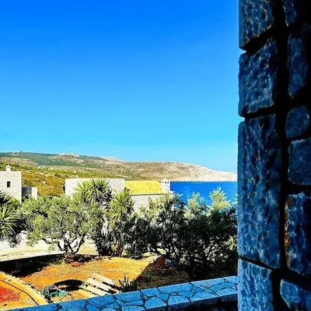 Villa Cozy Cliff Tower W/ Breathtaking Sea Views *