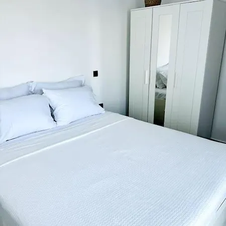 Cozy Cliff Tower W/ Breathtaking Sea Views Agios Georgios Minas