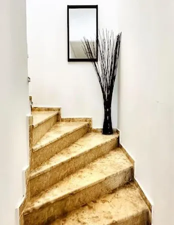 Βίλα Cozy Cliff Tower W/ Breathtaking Sea Views