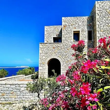 Cozy Cliff Tower W/ Breathtaking Sea Views Villa *
