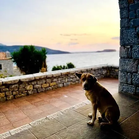 Cozy Cliff Tower W/ Breathtaking Sea Views Agios Georgios Minas