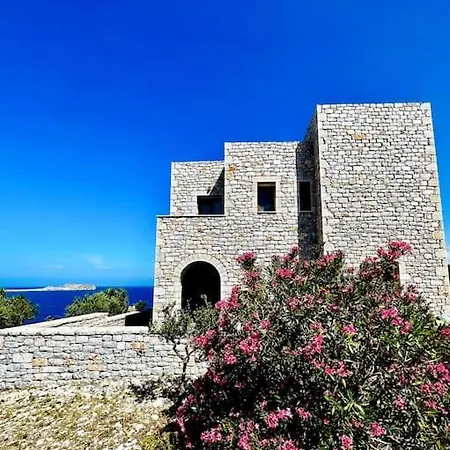 Villa Cozy Cliff Tower W/ Breathtaking Sea Views Agios Georgios Minas