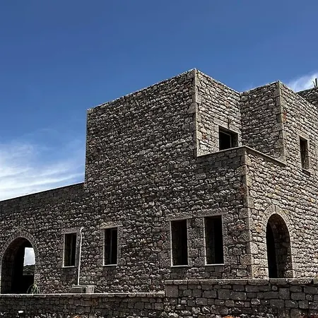 Cozy Cliff Tower W/ Breathtaking Sea Views Agios Georgios Minas