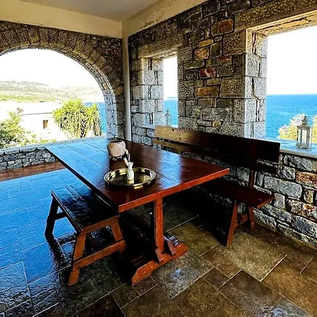 Cozy Cliff Tower W/ Breathtaking Sea Views *