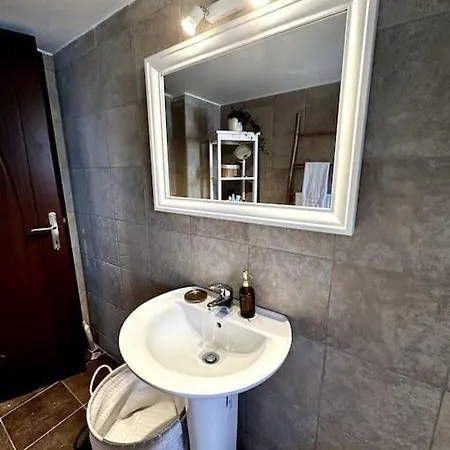 Cozy Cliff Tower W/ Breathtaking Sea Views