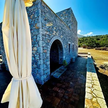Cozy Cliff Tower W/ Breathtaking Sea Views Villa