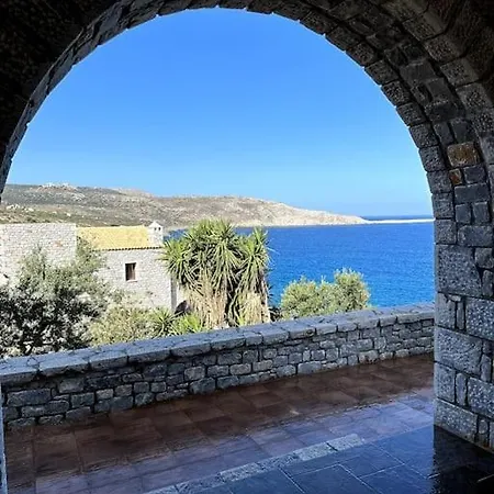Cozy Cliff Tower W/ Breathtaking Sea Views *