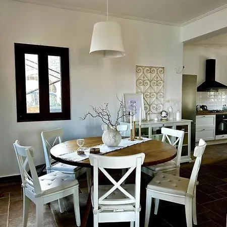 Villa Cozy Cliff Tower W/ Breathtaking Sea Views *